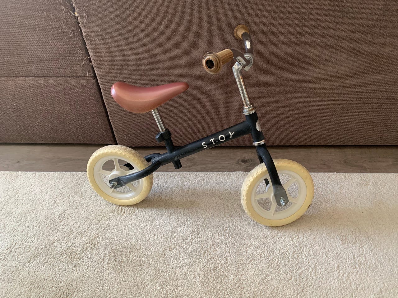 VINTAGE STOY POTKU-,TASAPAINOPYÖRÄ, HYVÄKUNTOINEN , TURVALLINEN